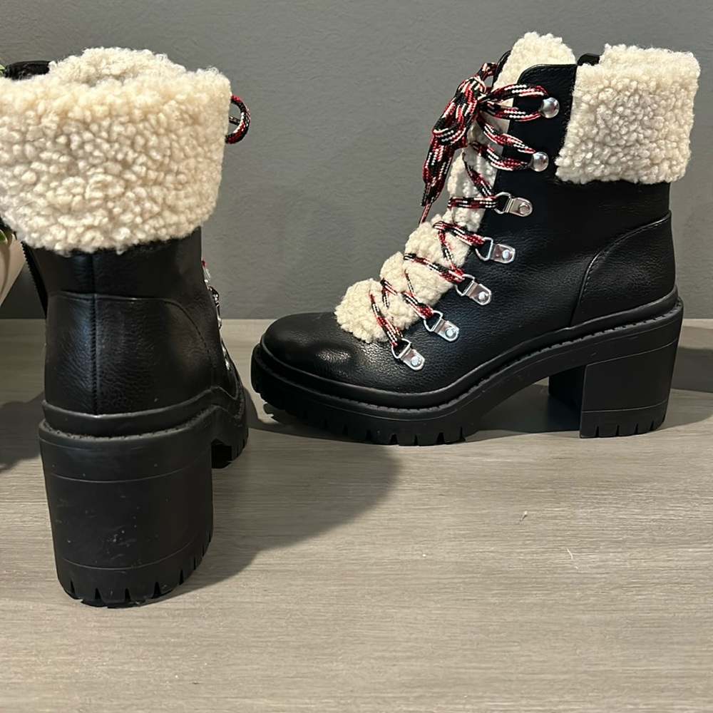 Target universal thread boot